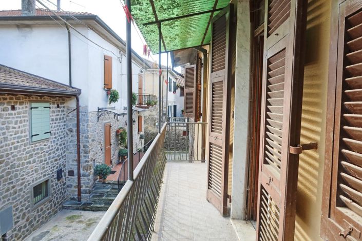 Image No.20-2 Bed Property for sale