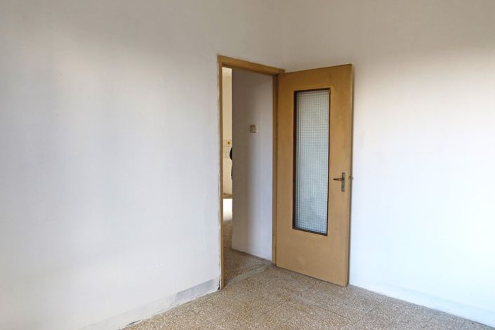 Image No.28-2 Bed Property for sale