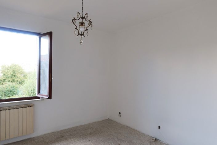 Image No.30-2 Bed Property for sale
