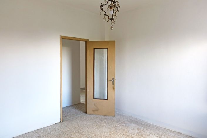 Image No.32-2 Bed Property for sale