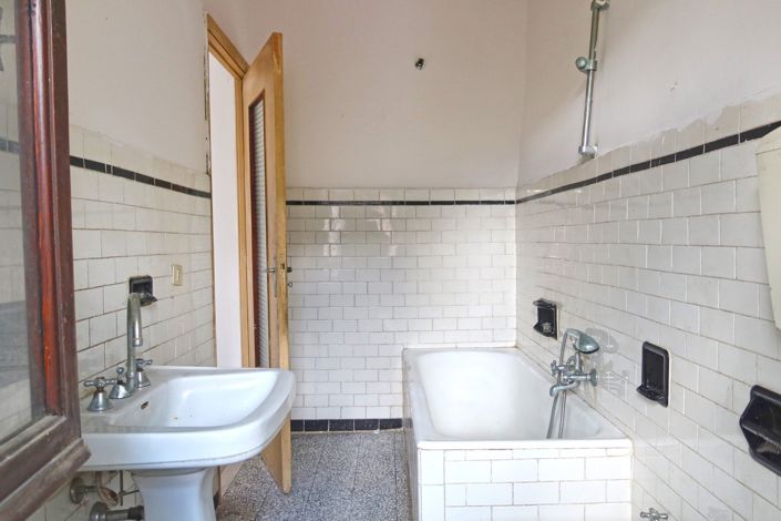 Image No.35-2 Bed Property for sale