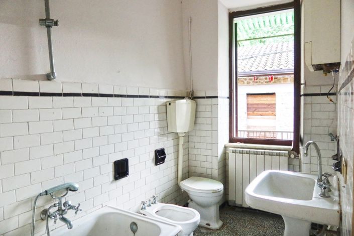 Image No.36-2 Bed Property for sale