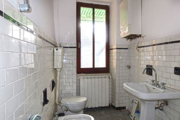 Image No.37-2 Bed Property for sale