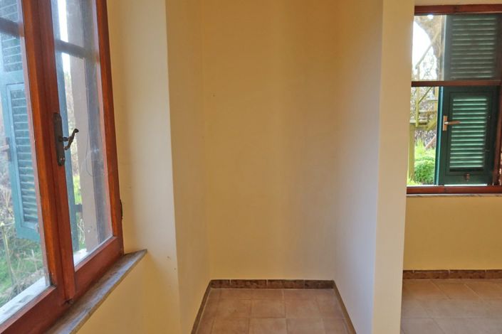 Image No.16-4 Bed Property for sale