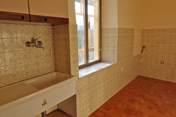 Image No.30-4 Bed Property for sale