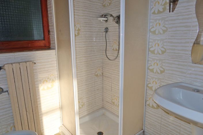 Image No.32-4 Bed Property for sale