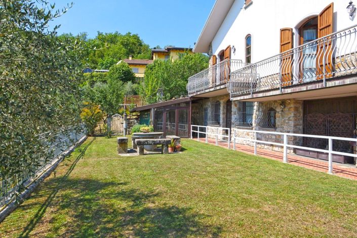 Image No.11-3 Bed Property for sale