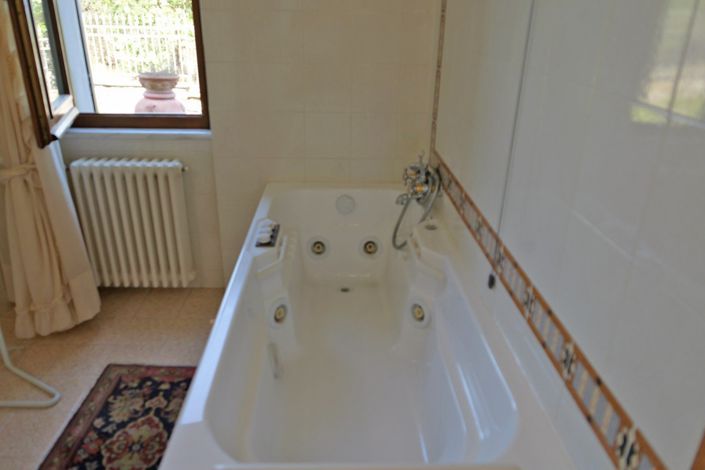 Image No.26-3 Bed Property for sale