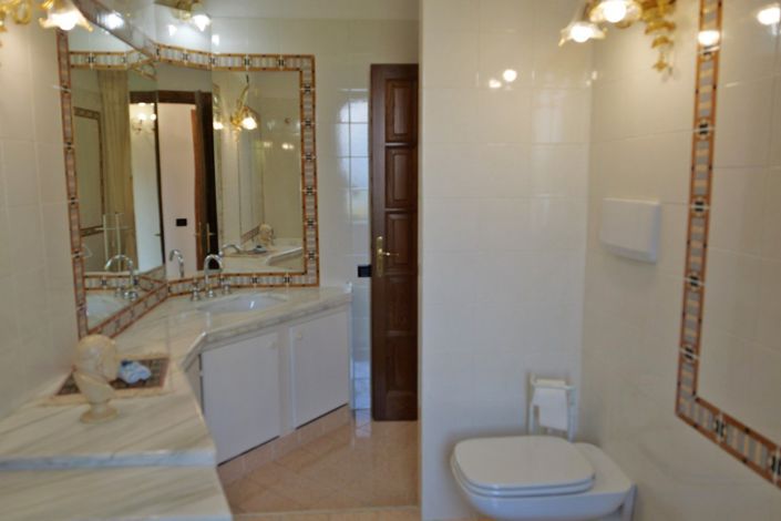 Image No.27-3 Bed Property for sale
