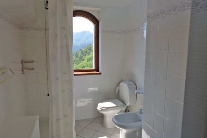 Image No.40-3 Bed Property for sale