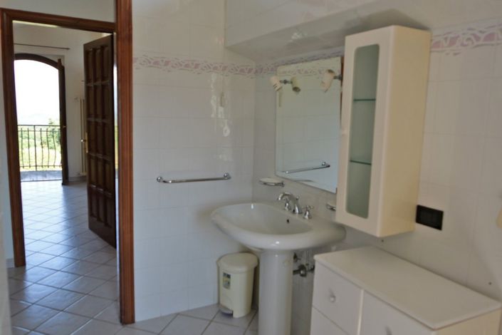 Image No.41-3 Bed Property for sale