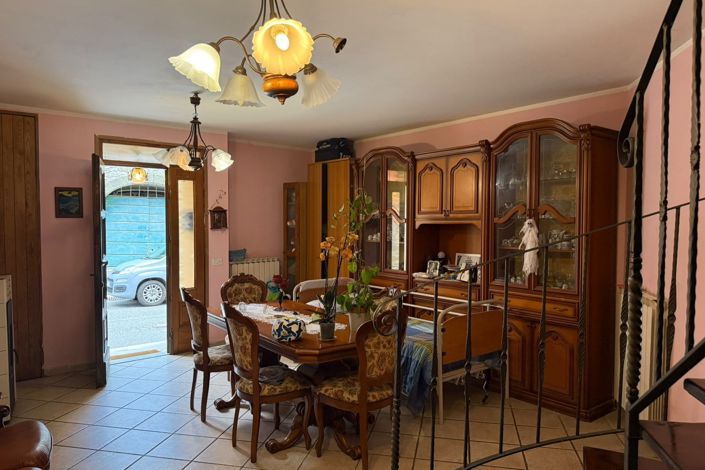 Image No.12-3 Bed Property for sale