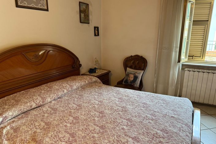 Image No.26-3 Bed Property for sale