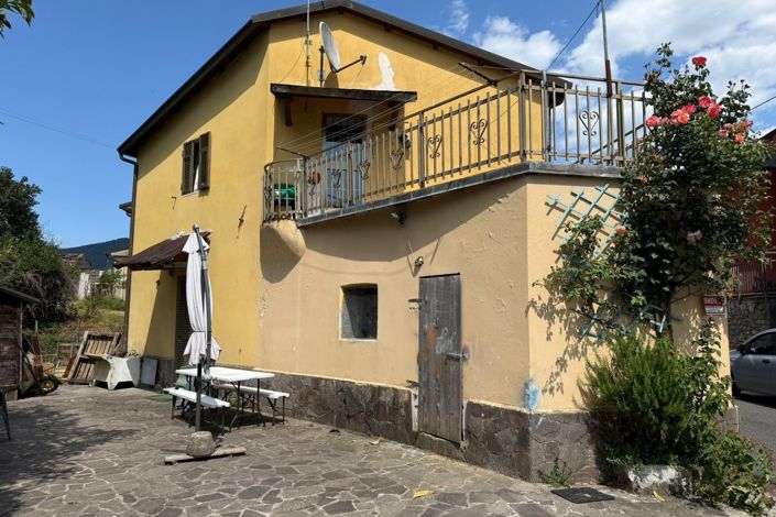 Image No.3-3 Bed Property for sale