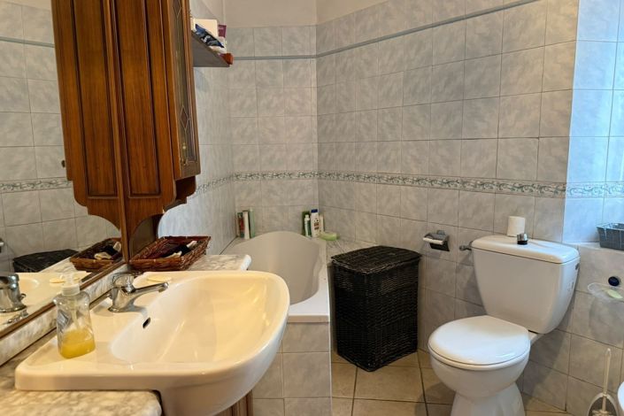 Image No.34-3 Bed Property for sale
