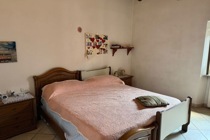 Image No.37-3 Bed Property for sale