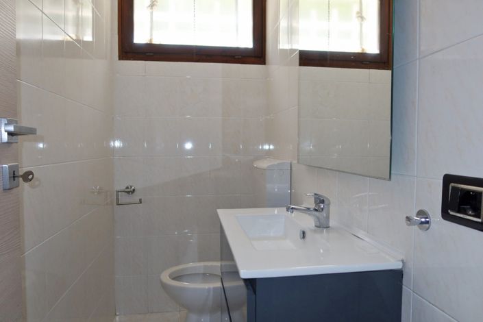 Image No.17-3 Bed Property for sale