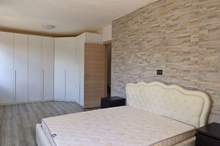 Image No.24-3 Bed Property for sale