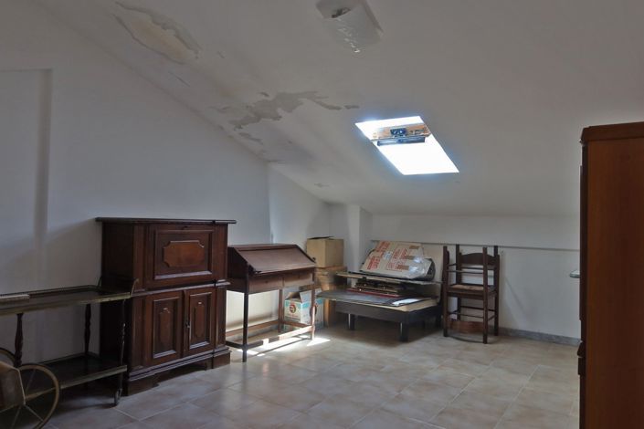 Image No.26-3 Bed Property for sale