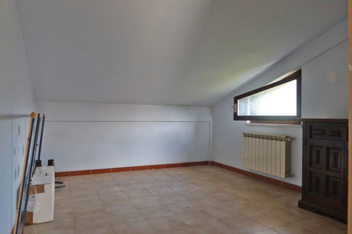 Image No.28-3 Bed Property for sale