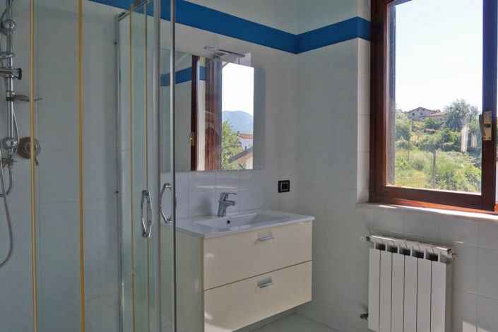Image No.29-3 Bed Property for sale