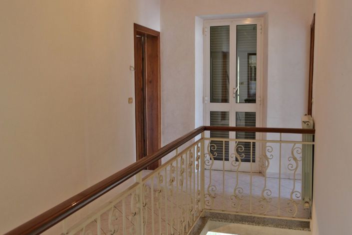 Image No.39-4 Bed Property for sale