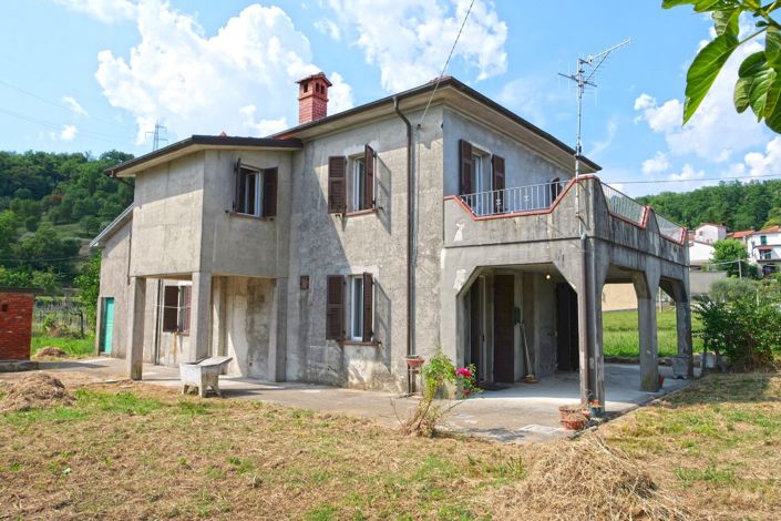 Image No.4-4 Bed Property for sale