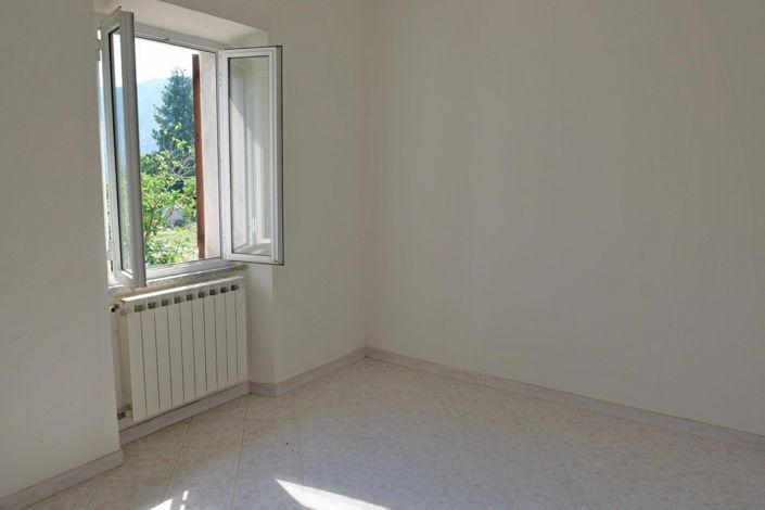 Image No.40-4 Bed Property for sale