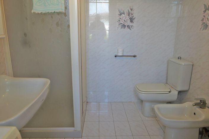 Image No.44-4 Bed Property for sale