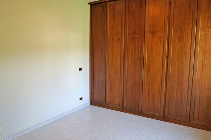 Image No.48-4 Bed Property for sale