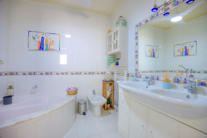 Image No.17-3 Bed Villa for sale