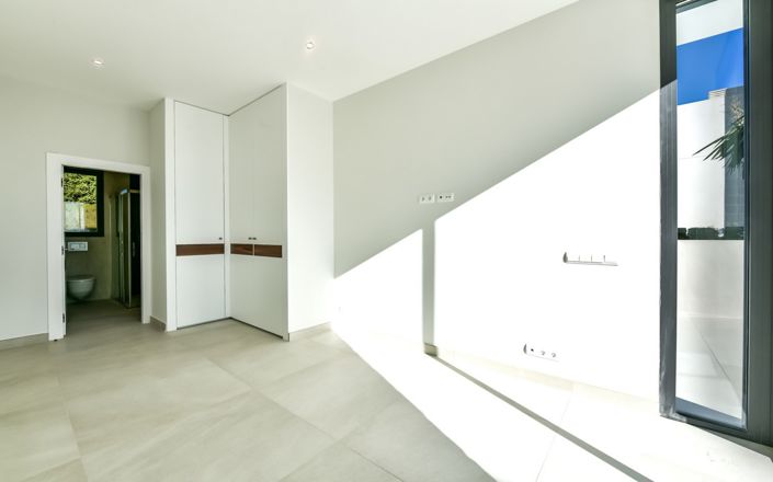 Image No.25-4 Bed Villa for sale