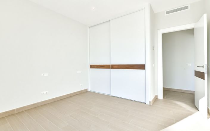 Image No.42-4 Bed Villa for sale