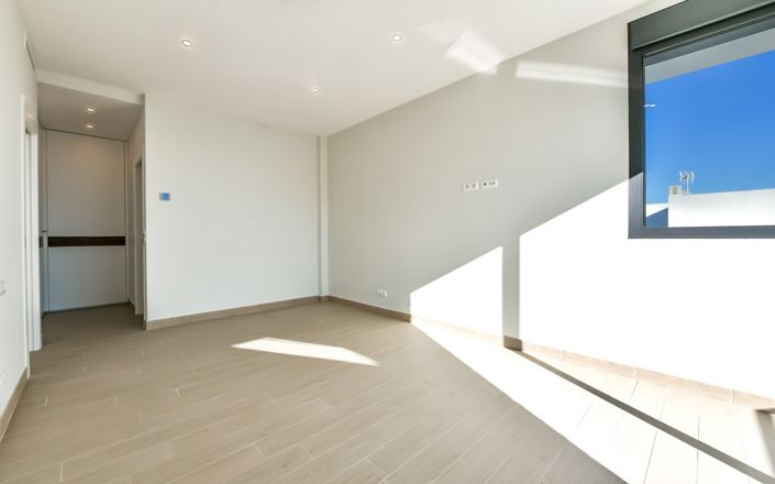 Image No.45-4 Bed Villa for sale