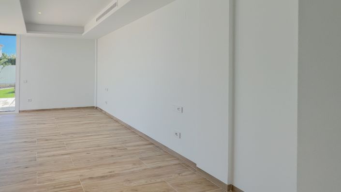 Image No.23-4 Bed Villa for sale