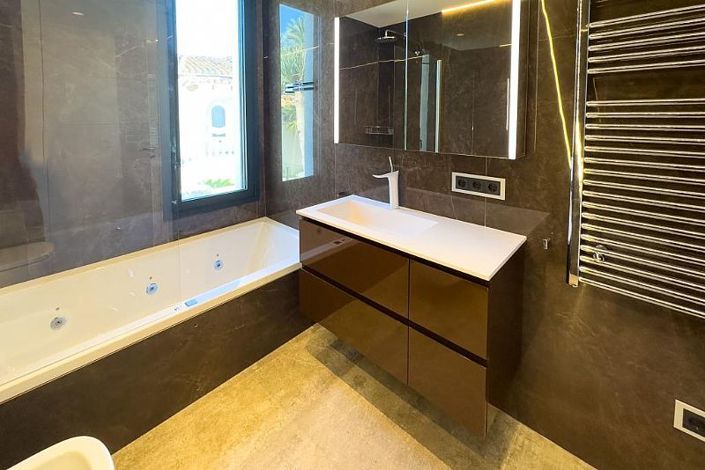 Image No.21-4 Bed Villa for sale