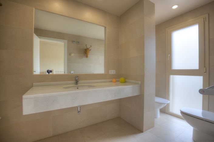 Image No.20-2 Bed Apartment for sale