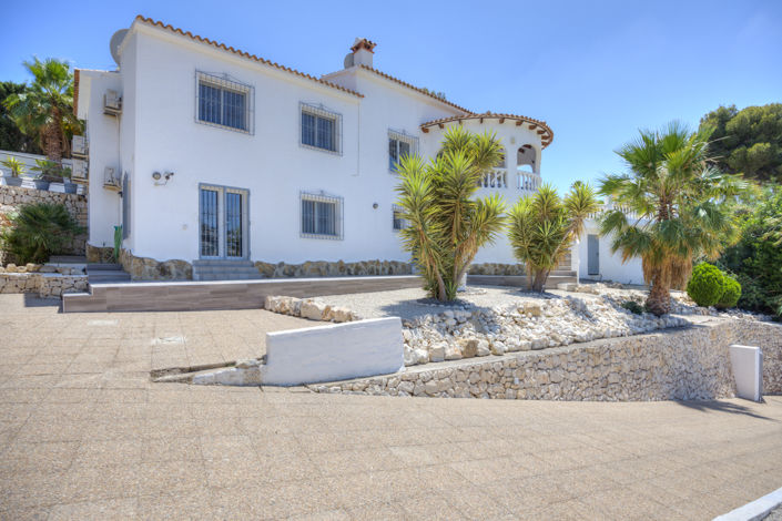 Image No.1-4 Bed Villa for sale