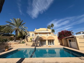 4 Bed Villa for sale