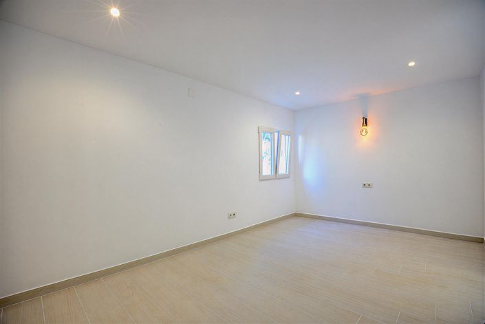 Image No.15-4 Bed Villa for sale