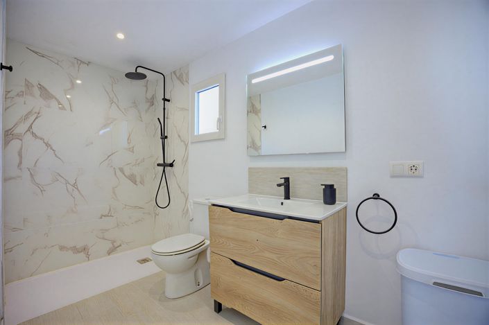 Image No.4-4 Bed Villa for sale