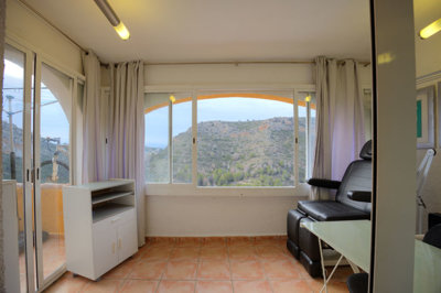 o1jcthf1gj1cmaaq1luhkv717ut1a