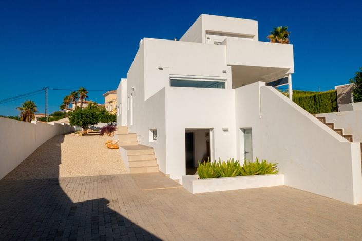 Image No.2-4 Bed Villa for sale
