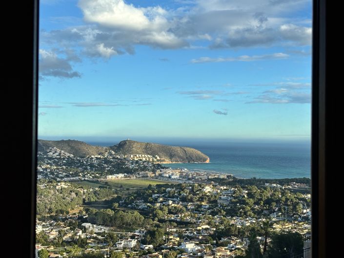 Image No.2-4 Bed Villa for sale