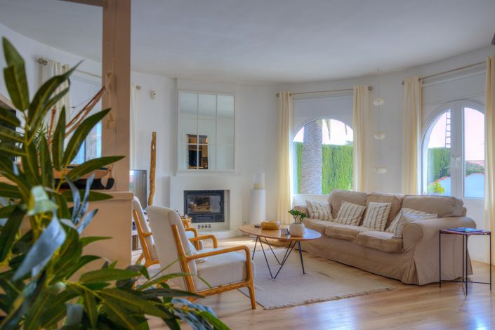 Image No.2-3 Bed Villa for sale