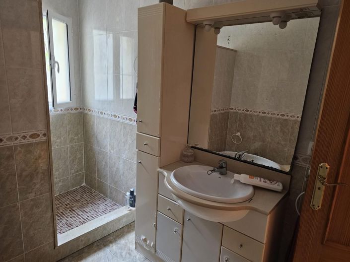 Image No.17-6 Bed Townhouse for sale