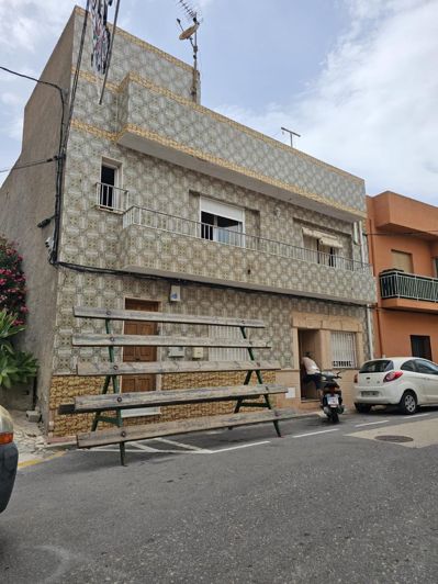 Image No.2-6 Bed Townhouse for sale