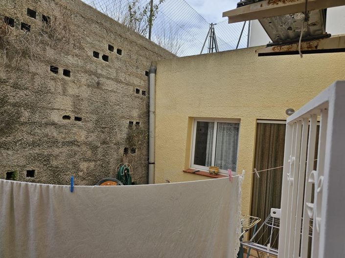 Image No.22-6 Bed Townhouse for sale