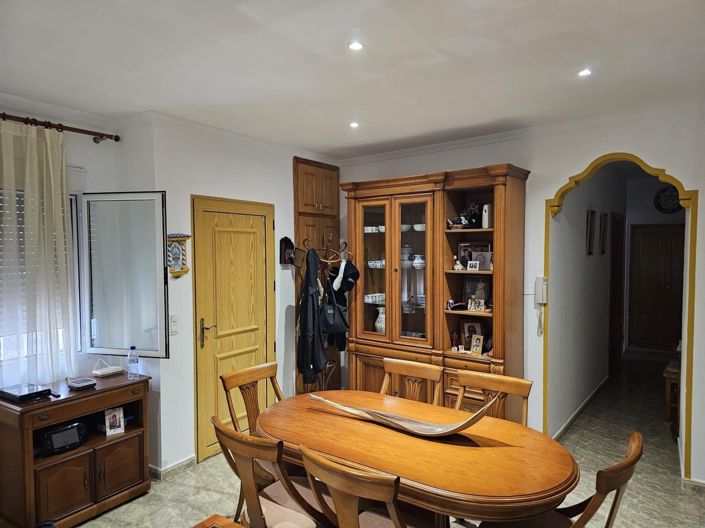 Image No.24-6 Bed Townhouse for sale