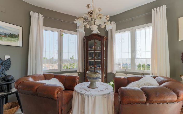 Image No.10-6 Bed Villa for sale